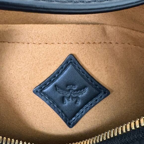 MCM Aren Small Visetos Zip Shoulder Bag - Picture 7 of 7